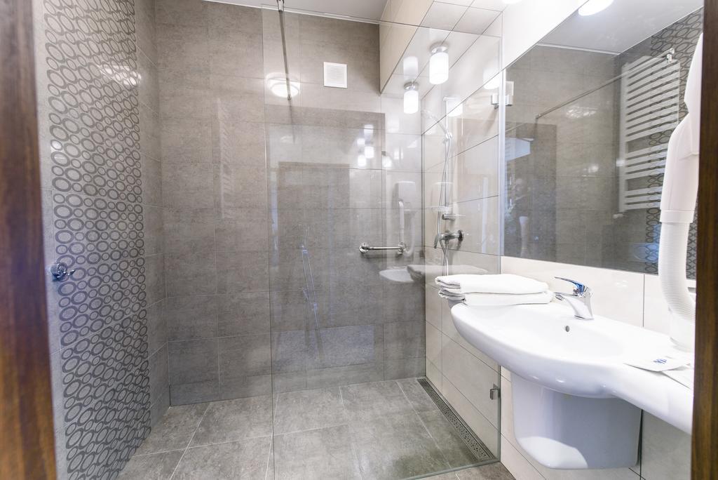 Hotel Nowy Dwor Trzebnica Eksteriør bilde