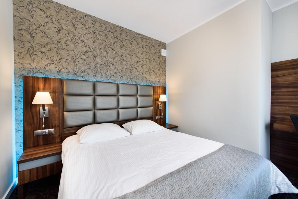 Hotel Nowy Dwor Trzebnica Eksteriør bilde