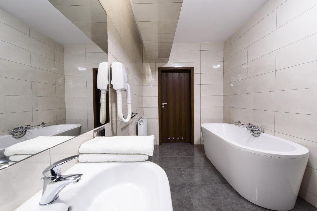 Hotel Nowy Dwor Trzebnica Eksteriør bilde