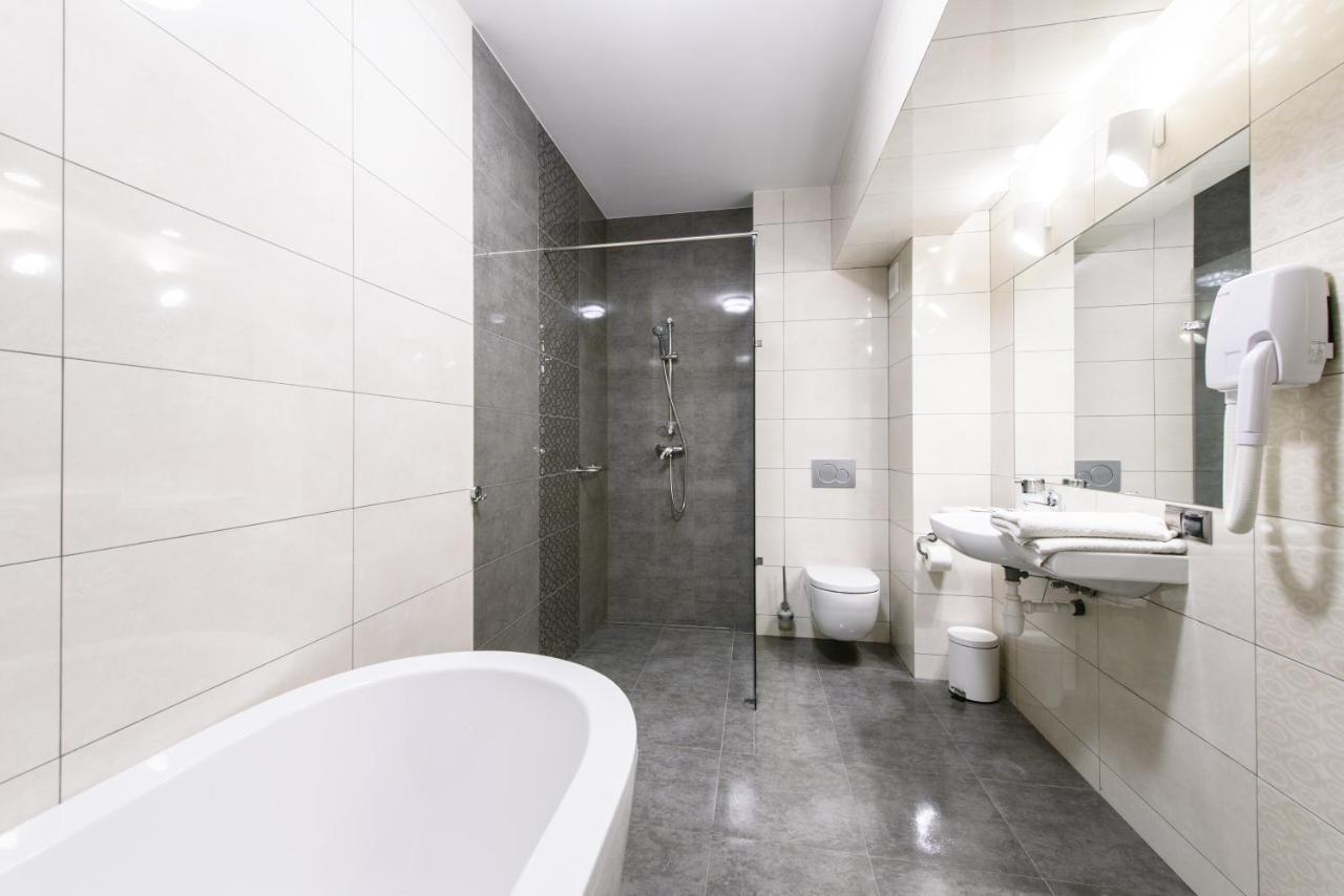 Hotel Nowy Dwor Trzebnica Eksteriør bilde