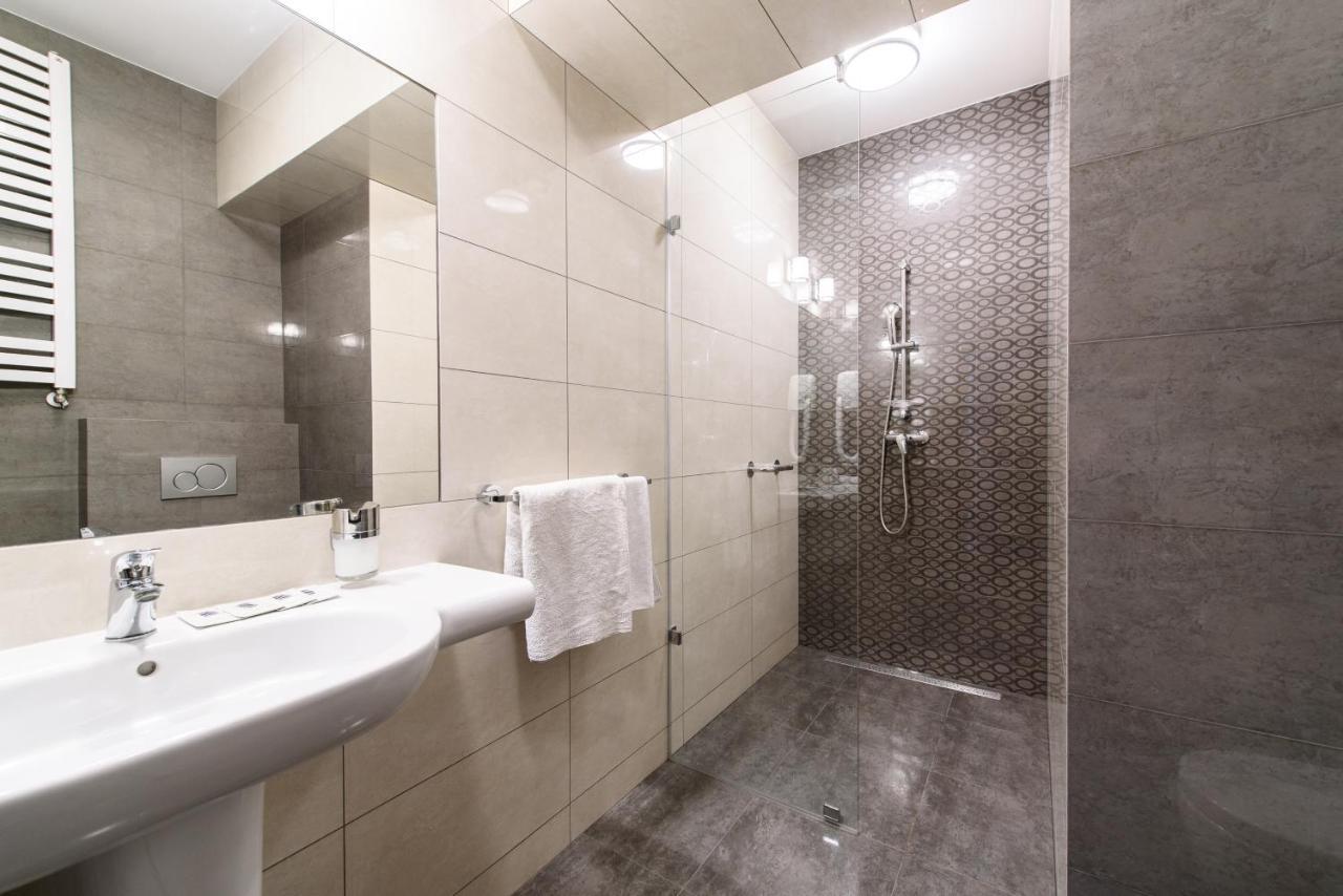 Hotel Nowy Dwor Trzebnica Eksteriør bilde
