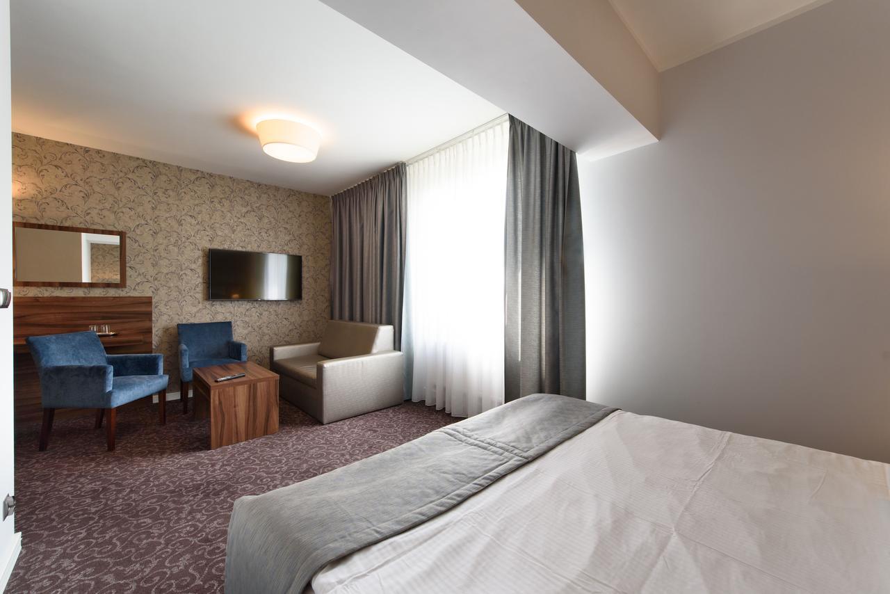 Hotel Nowy Dwor Trzebnica Eksteriør bilde